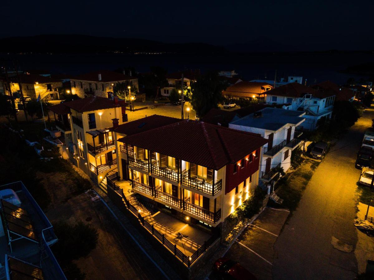 Helianthus Guesthouse Đảo Amolianí Ngoại thất bức ảnh