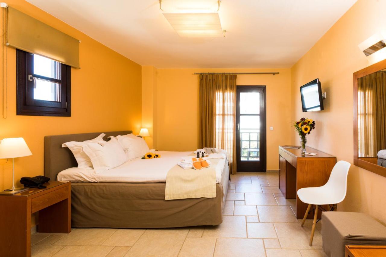 Helianthus Guesthouse Đảo Amolianí Ngoại thất bức ảnh